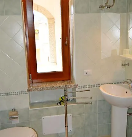 Ely Apartment *